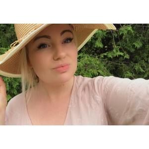 Meet your Posher, Becca